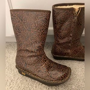 Alegria Brown Leather Embossed Shearling Boots, Womens Size 37 / US sz 7